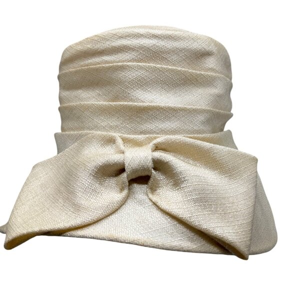 Vintage Womens Cream Cloche Hat With Bow Accent Shine Collectable READ - Picture 1 of 7